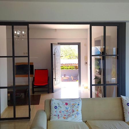 View Διαμερισμα Villa Loukissia Exteriör bild
