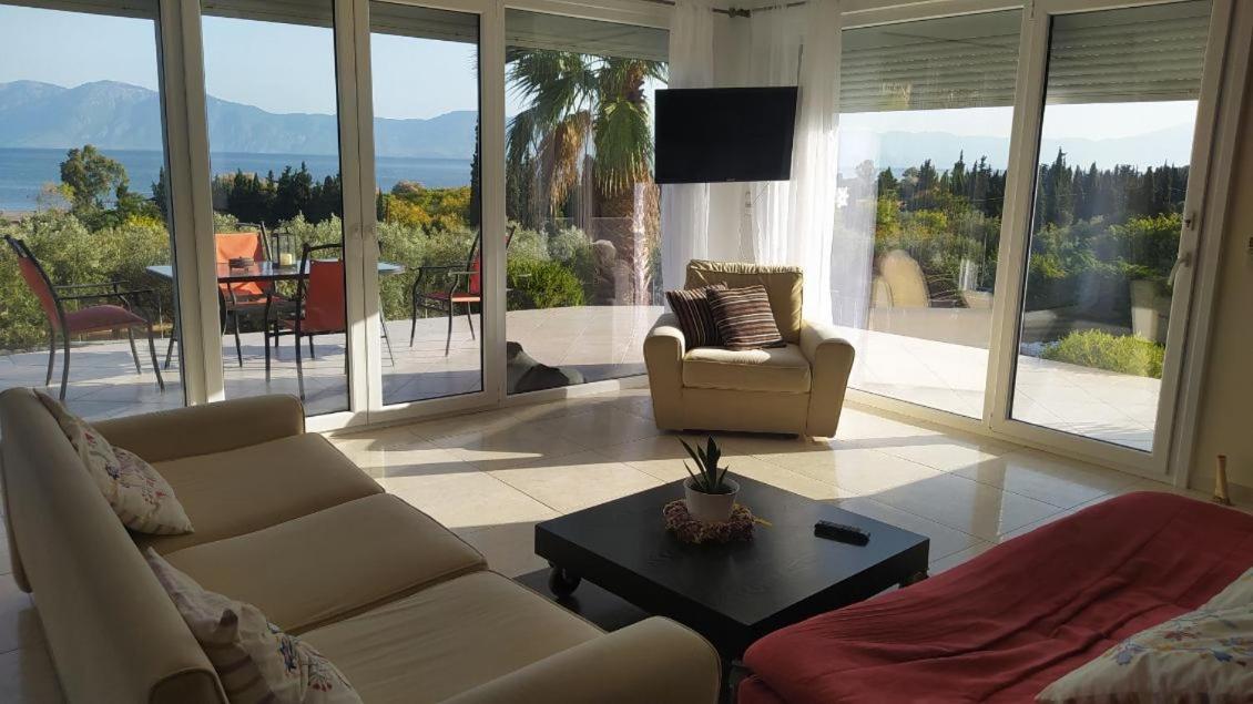 View Διαμερισμα Villa Loukissia Exteriör bild